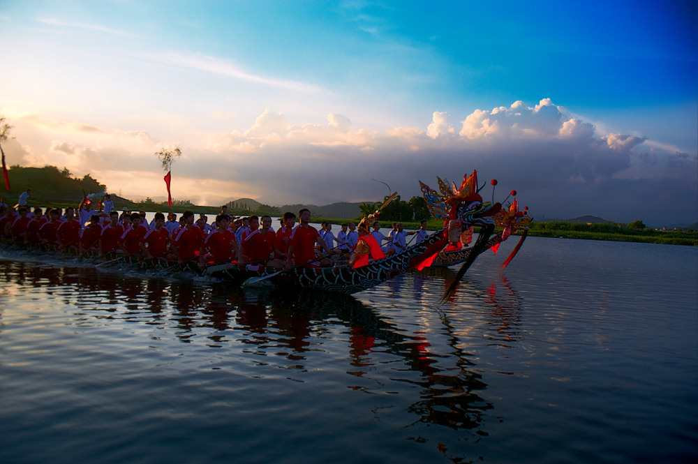 乡村风景美,悠悠龙舟游