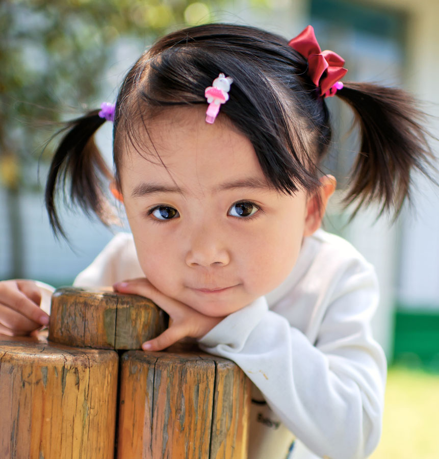 幼儿园里的几个小女孩