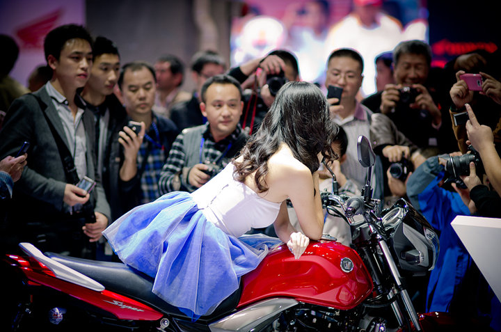 【2012重庆国际摩托车展会模特摄影图片】重