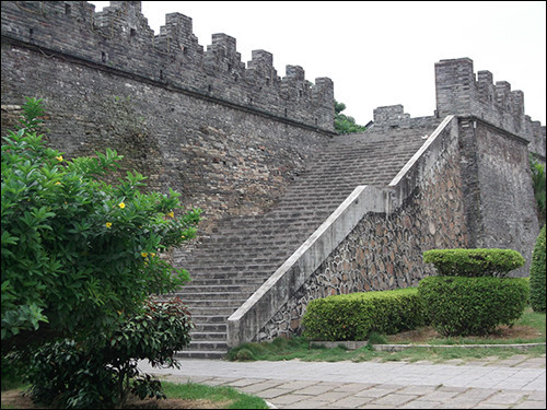历史的见证者--肇庆古城墙探访