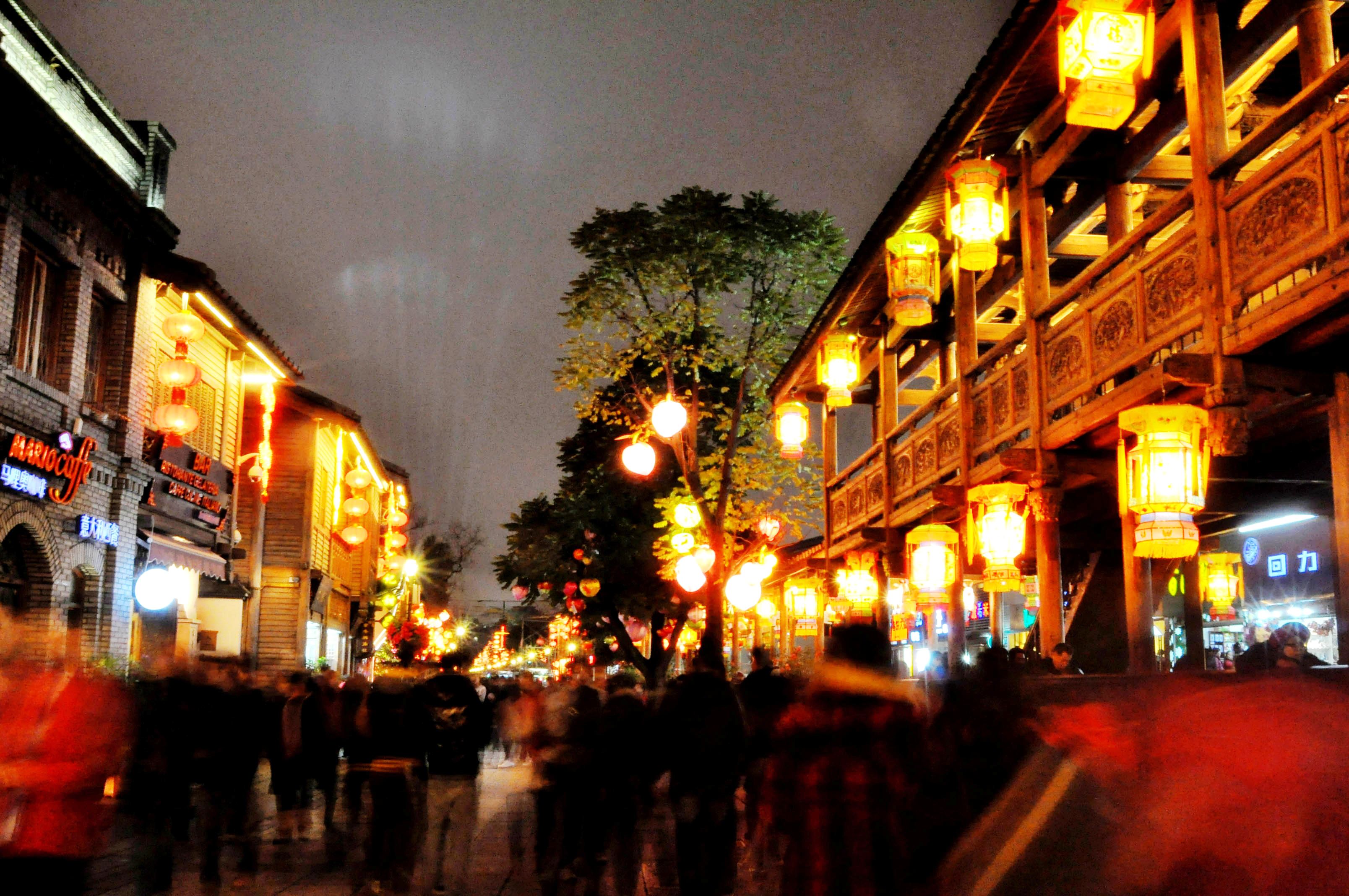 【携程攻略】福州南后街景点,南后街是“中国历史文化名街•福州三坊七巷”的中轴线，呈南北走向，…