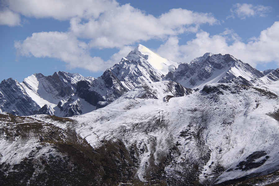 更喜岷山千里雪