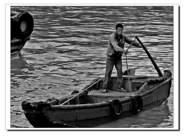 【渔人码头的艄公摄影图片】沈家门码头纪实摄