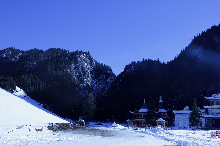 天山大峡谷冬景