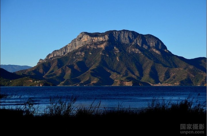 泸沽湖格姆女神山