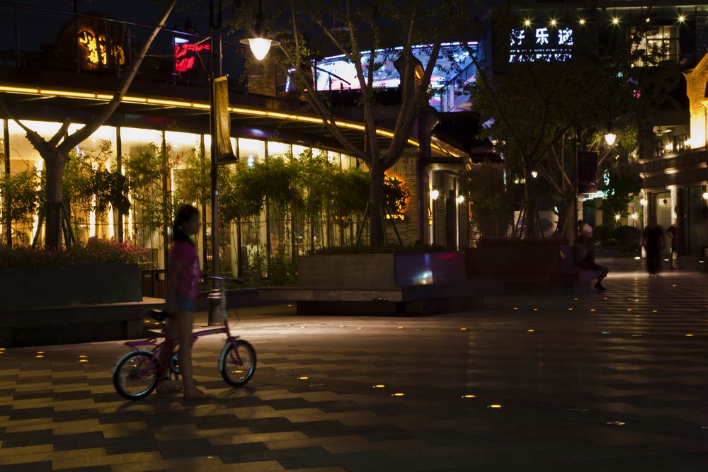 夜幕下的街景