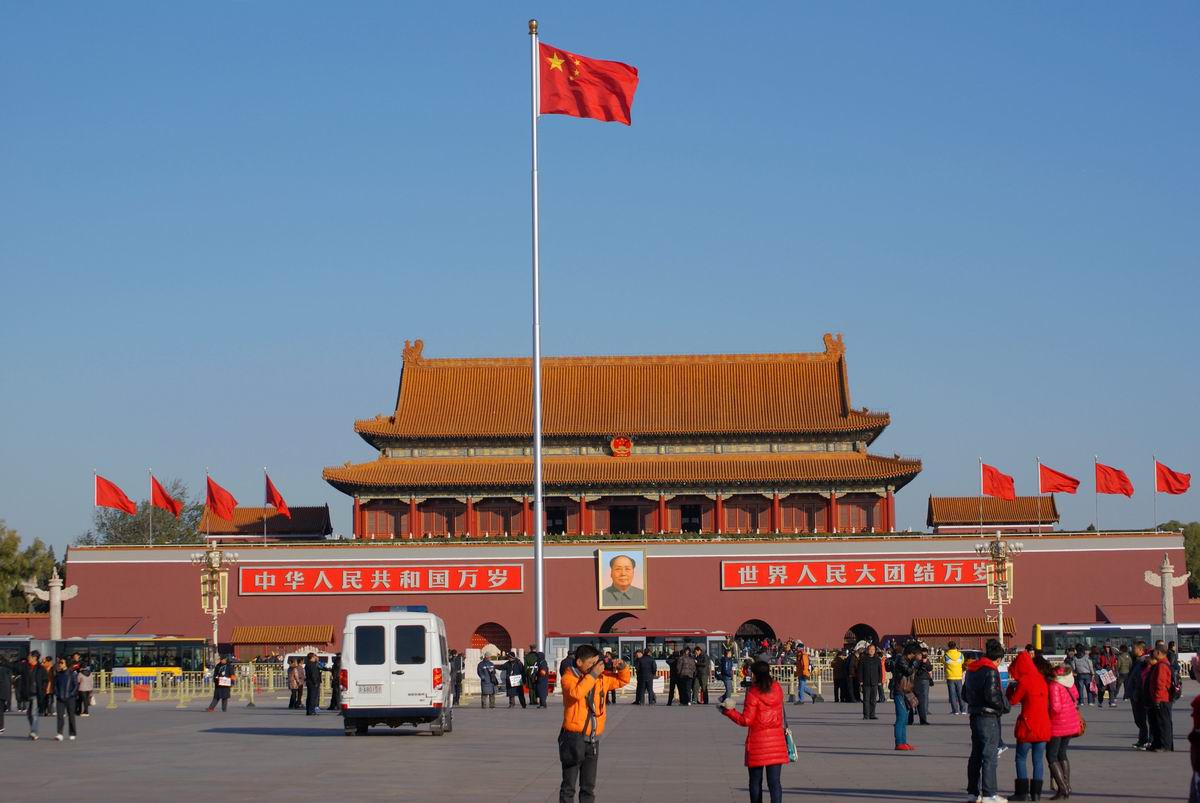 【携程攻略】北京天安门广场景点,天安门广场位于北京市中心的中轴线上，北起天安门，南至正阳门，东起…