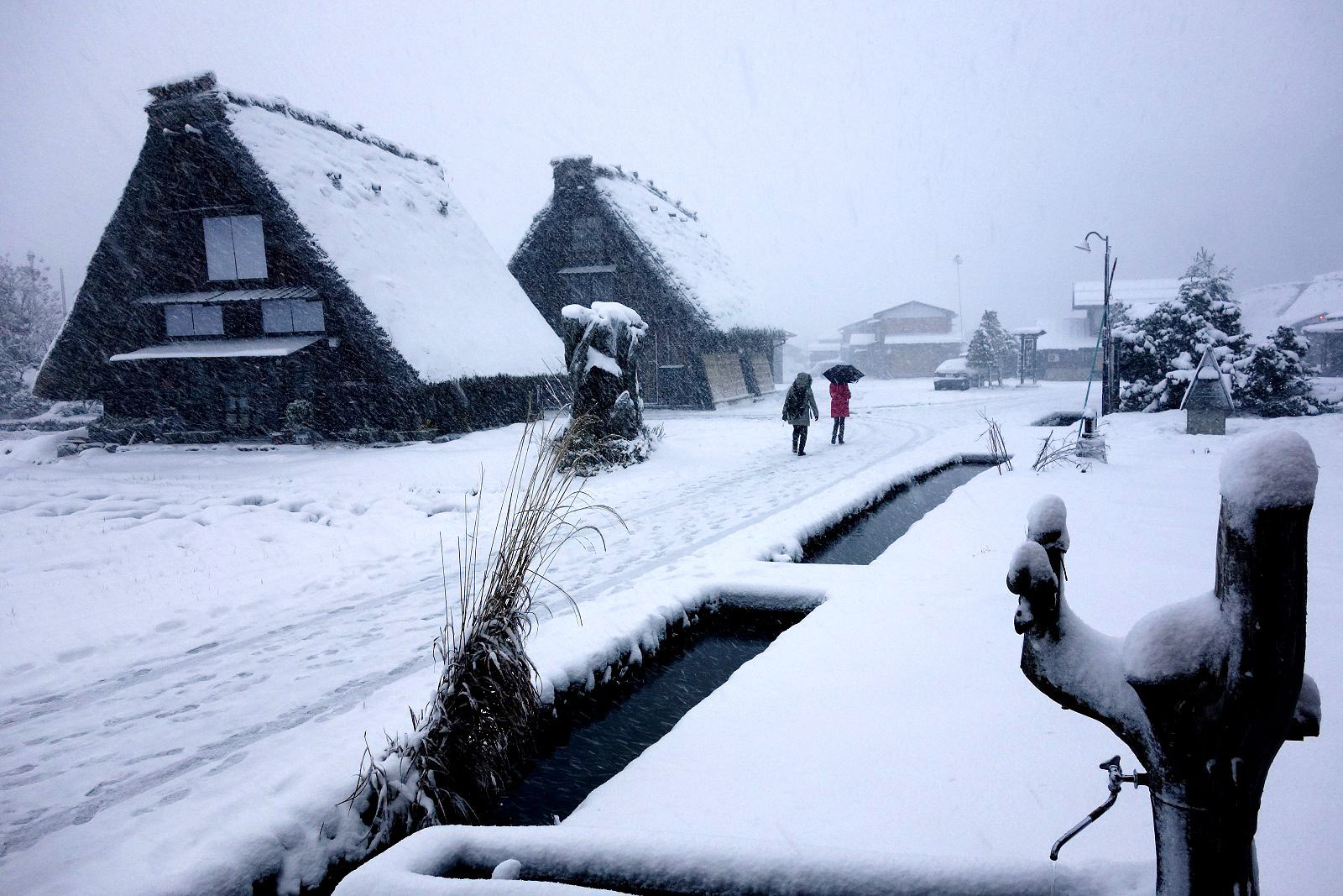 风雪中的白川乡