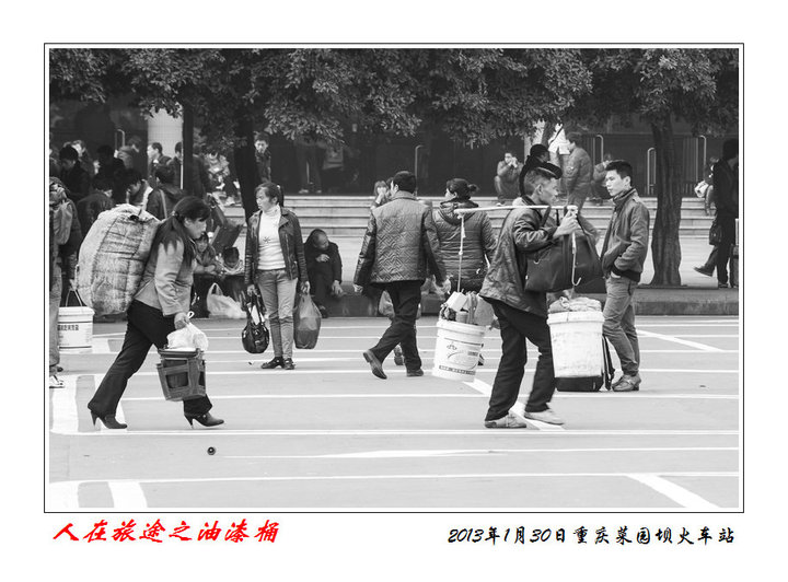 【人在旅途之油漆桶摄影图片】重庆纪实摄影