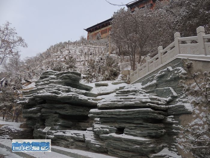 白塔山雪景