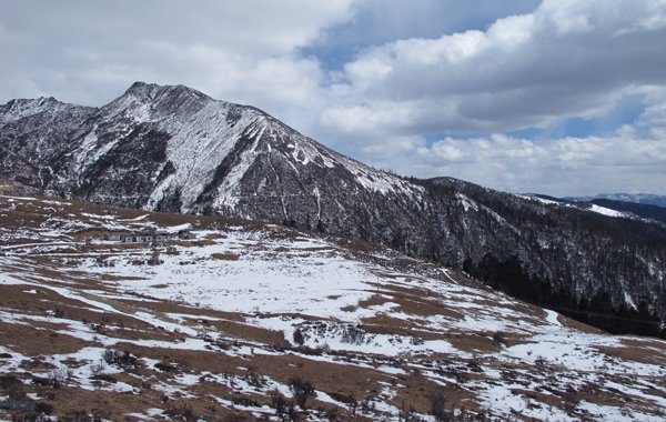 冬天的香格里拉山峰