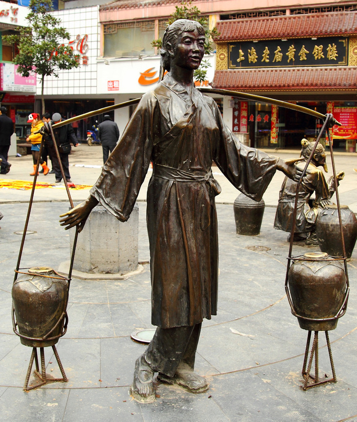 【安徽池州步行街街头铜雕塑摄影图片】安徽池