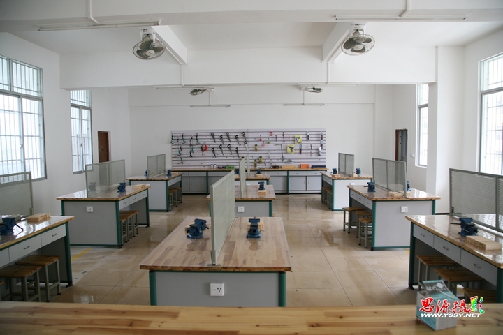 【学校新建的实验室摄影图片】新垌中学纪实摄