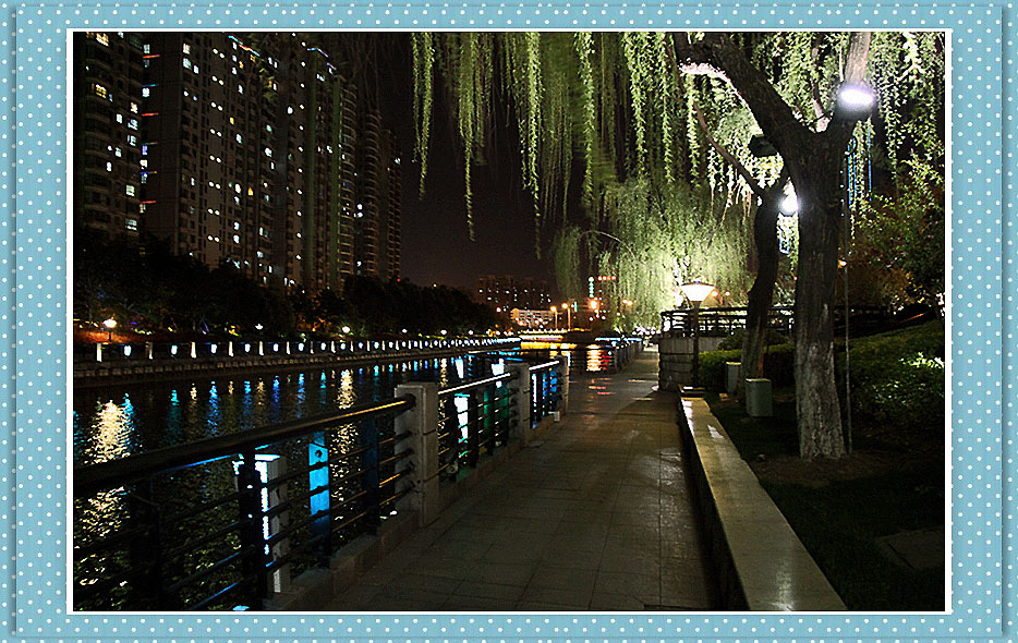 龙城横圹河边夜景
