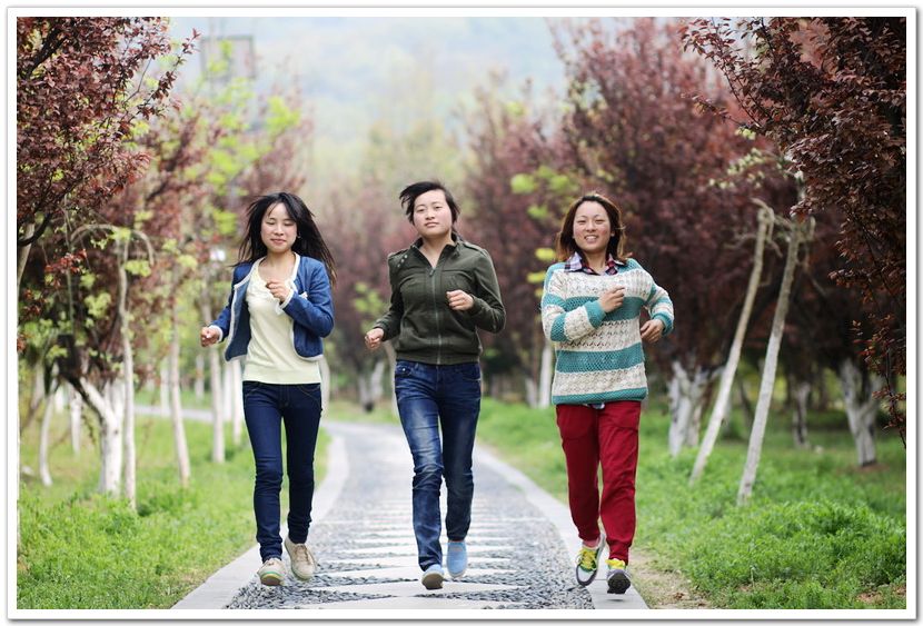 大蜀山森林公园邂逅五个美女大学生(之一)!