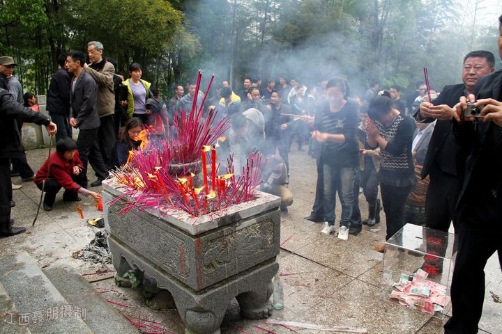 新余习凿齿坟茔墓祭实录