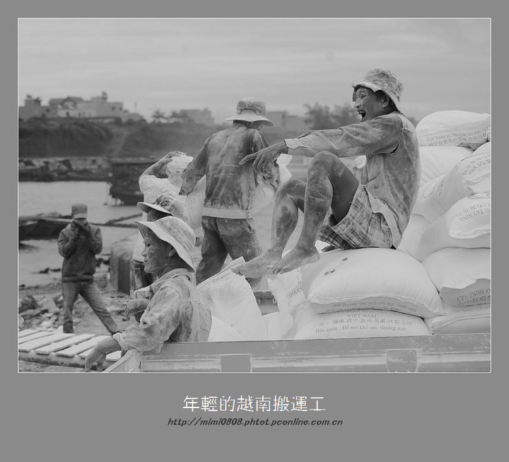 【年轻的越南搬运工摄影图片】广西防城港东兴