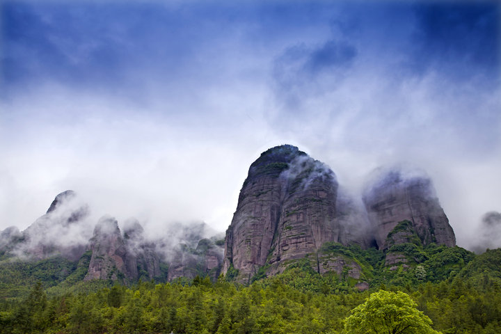 雾锁小武当山