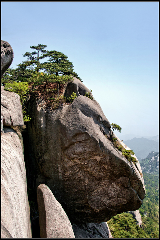 奇山异石风光美