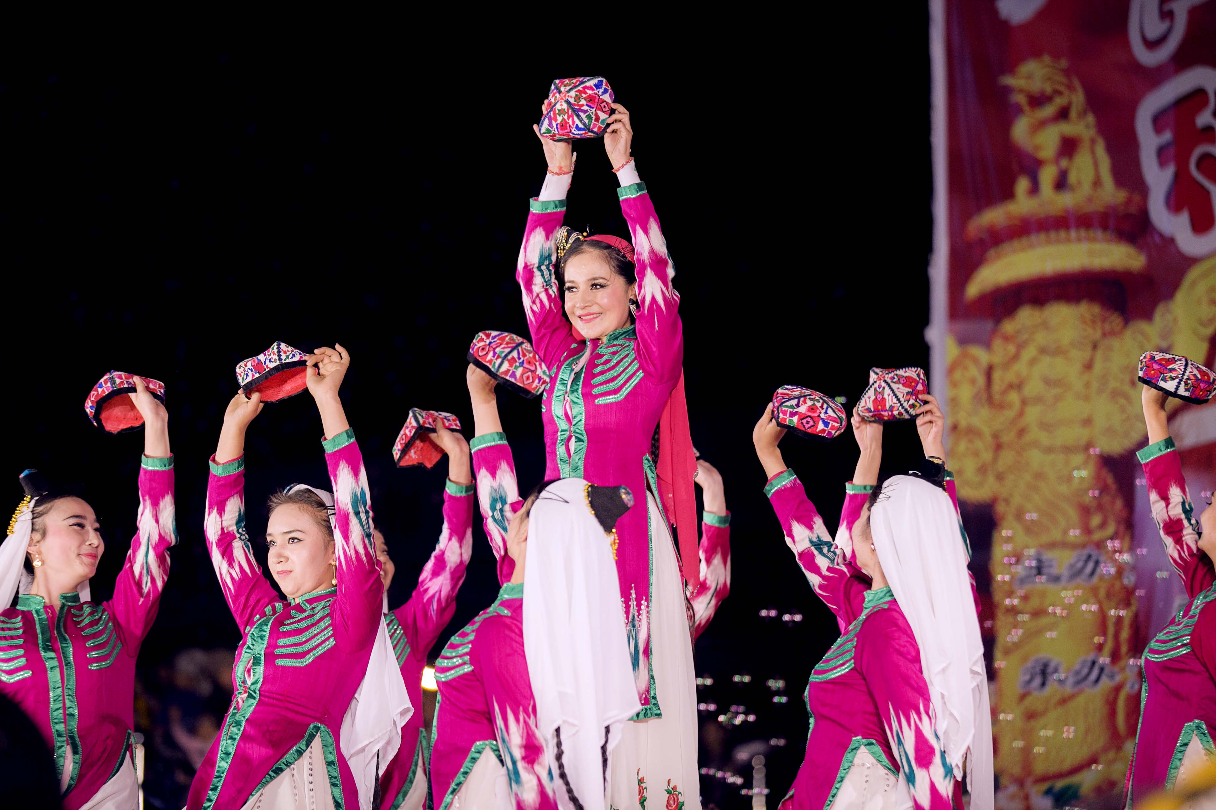 儿童新款新疆舞蹈裙女童少数民族维吾尔族360度大摆裙裤舞台演出-阿里巴巴