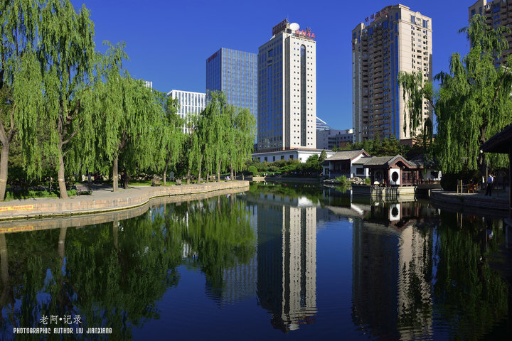 蓝天、白云、团结湖——团结湖公园小景