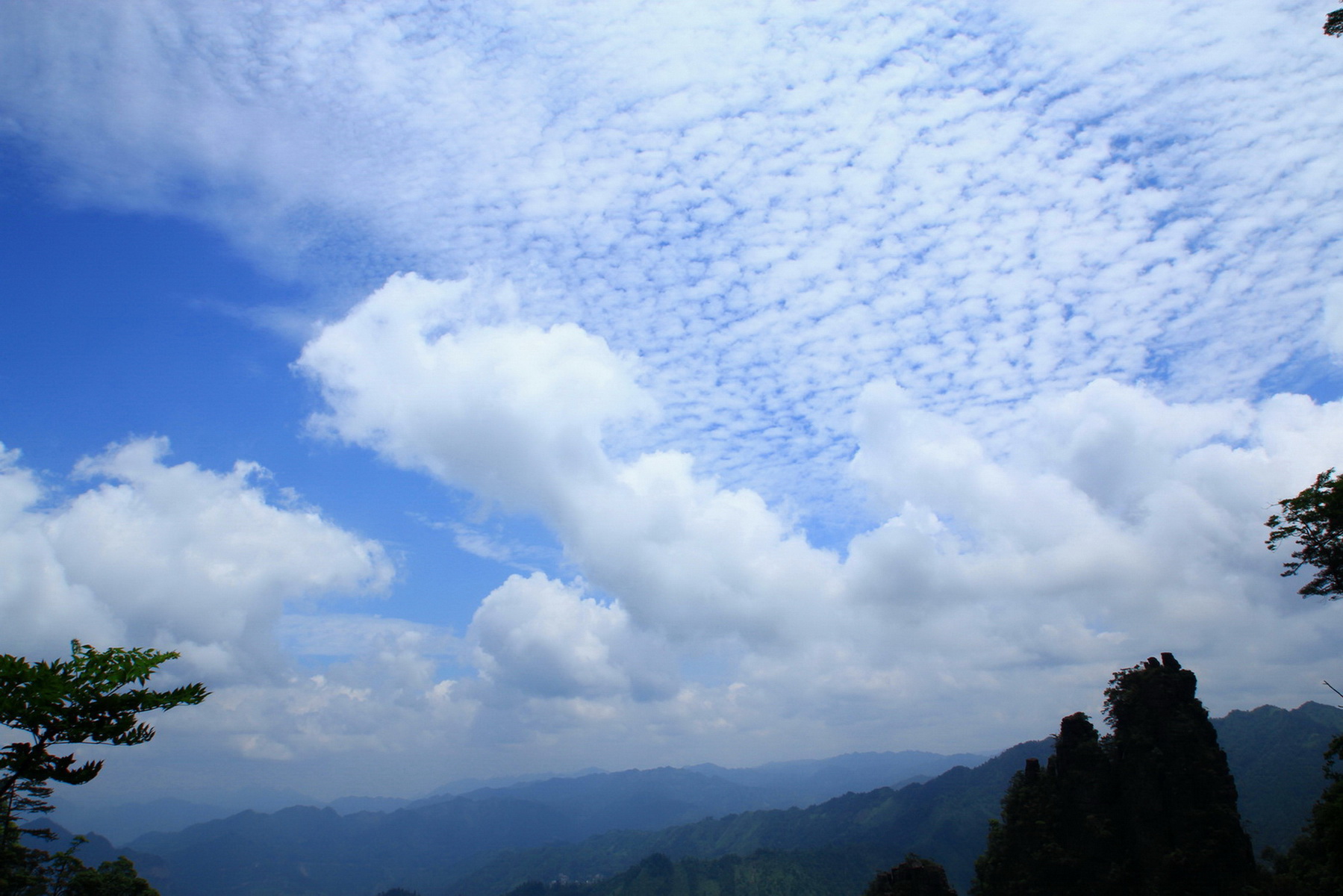 莲花山飞云