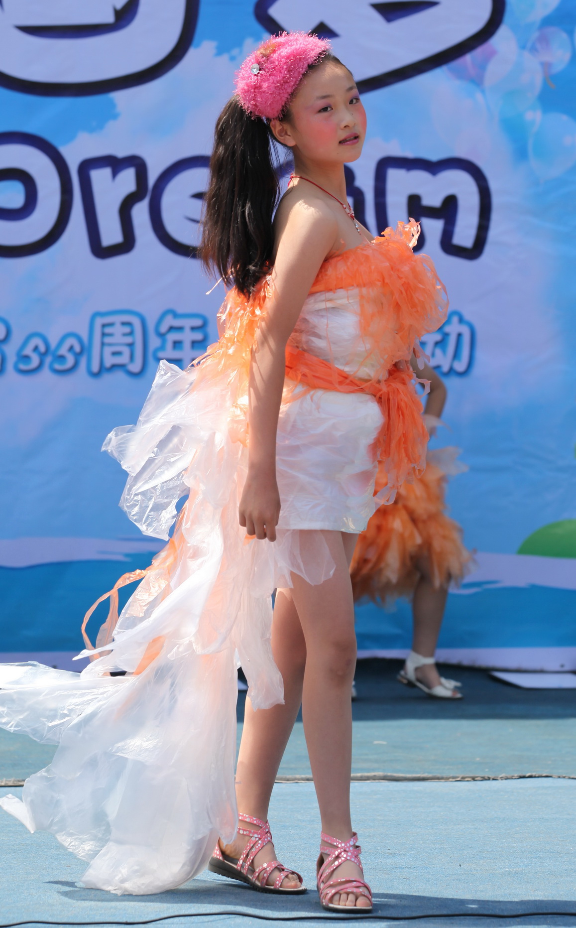 抖音同款儿童环保演出服装手工制作塑料袋时装秀环保服女童创意裙-阿里巴巴