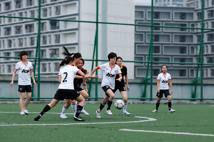 【一场女子足球赛摄影图片】深圳大学纪实摄影