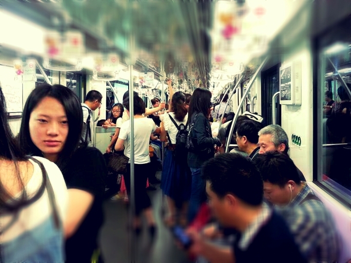 【拥挤的上海地铁摄影图片】上海纪实摄影