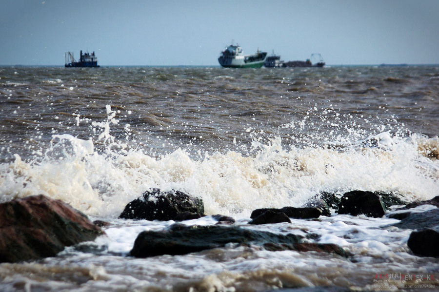 海潮后浪推前浪