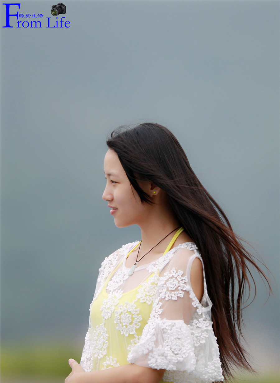 女生女生愿意你亲卫校图片