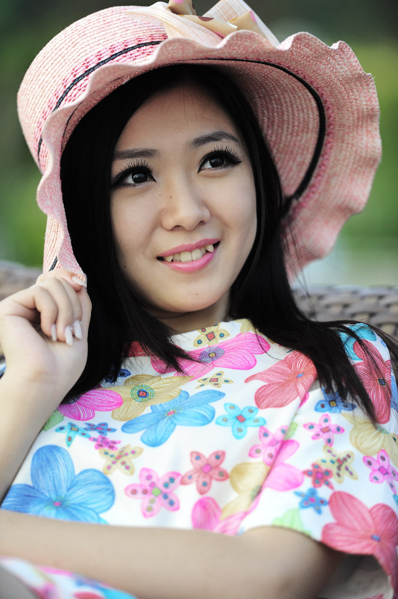 《群拍活动中抓拍几张美女》
