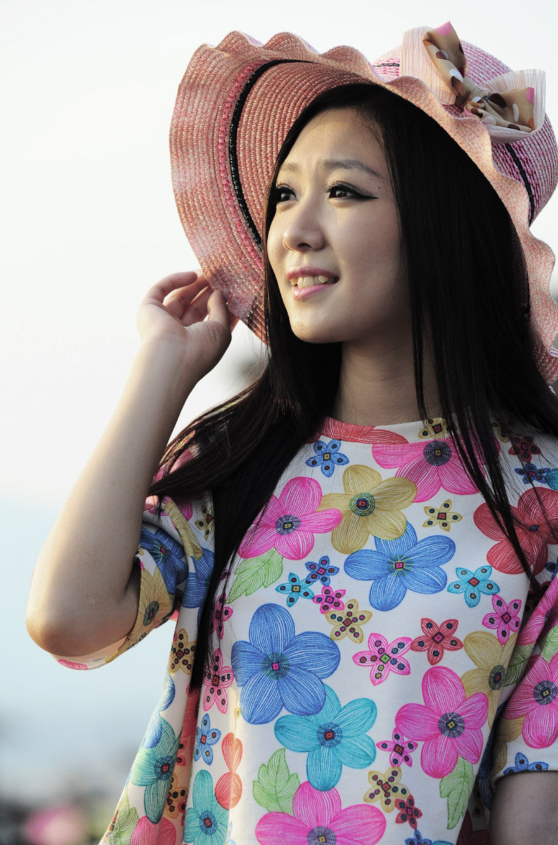 《群拍活动中抓拍几张美女》