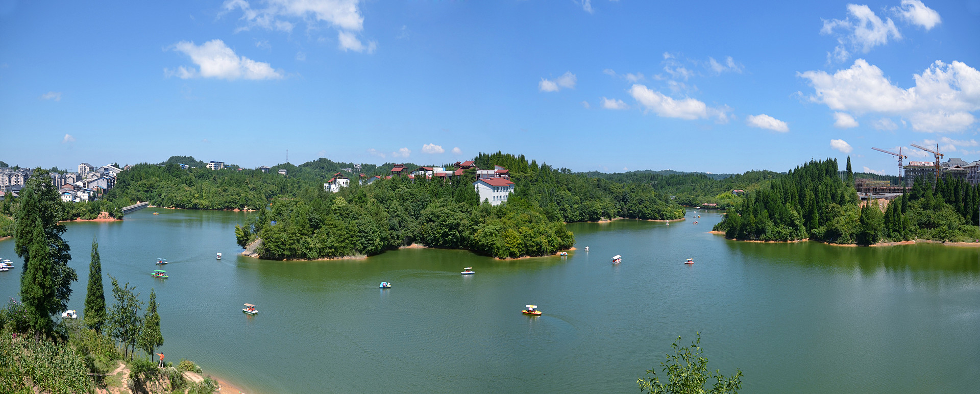 黄水月亮湖