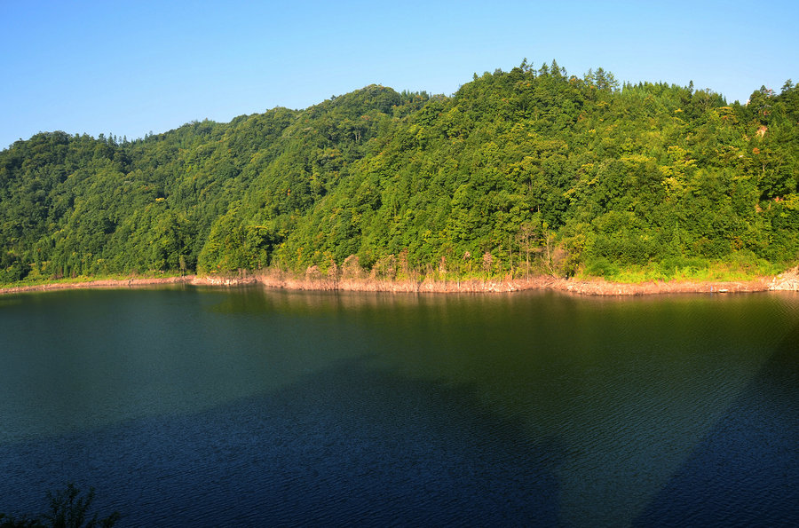 黄水太阳湖