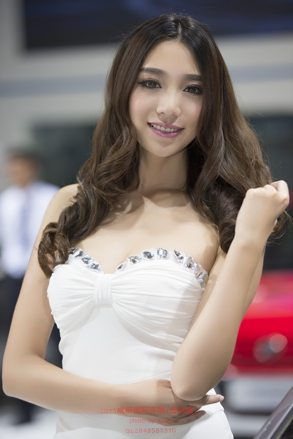 【2013成都车展-美女车模摄影图片】成都世纪城人像