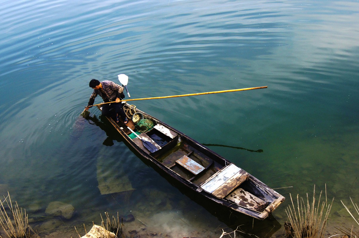 青岛：渔民独特捕虾方式尽现古朴渔家风情 - 国际在线移动版