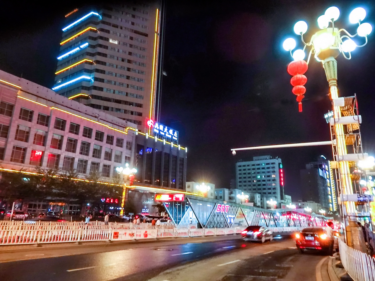 乌鲁木齐市友好路上的夜景