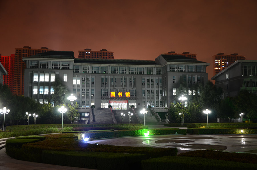 【学校夜景摄影图片】沈阳体育学院生活摄影_太平洋网