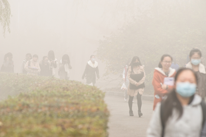 【雾霾中的医大校园摄影图片】生活摄影_太平洋电脑网摄影部落