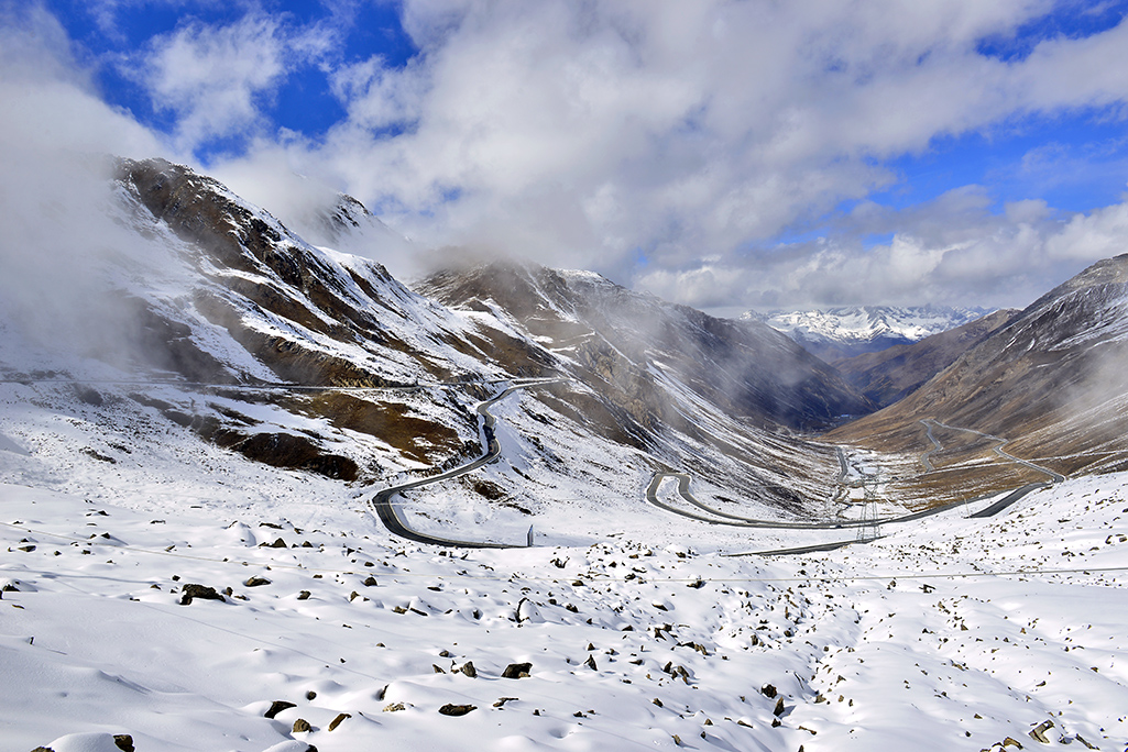 巴郎山垭口雪山