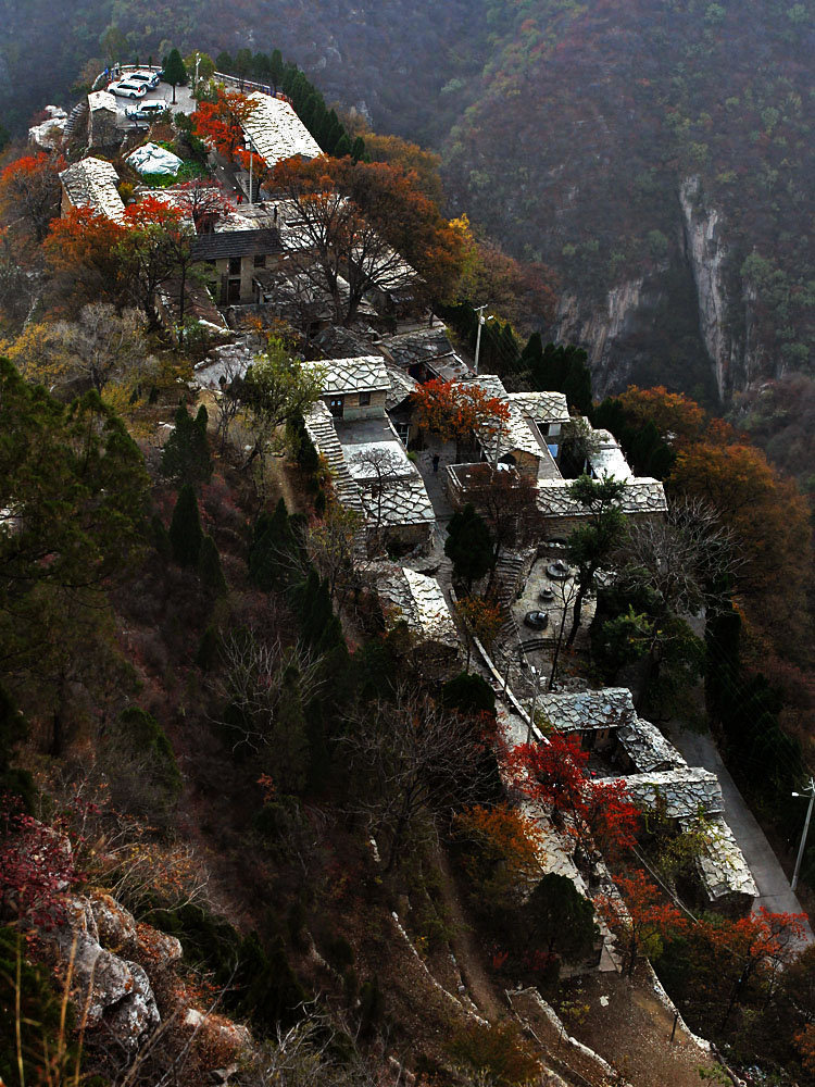 走太行天路游下石壕村