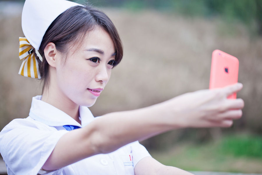 【一个爱自拍的护士摄影图片】幕燕滨江人像摄