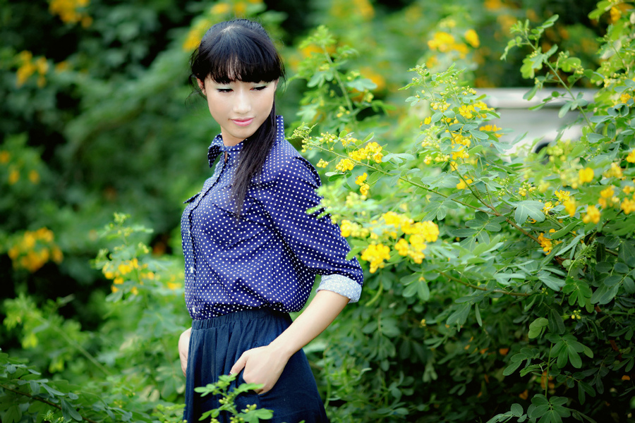 【槐树花开的季节摄影图片】二沙岛人像摄影