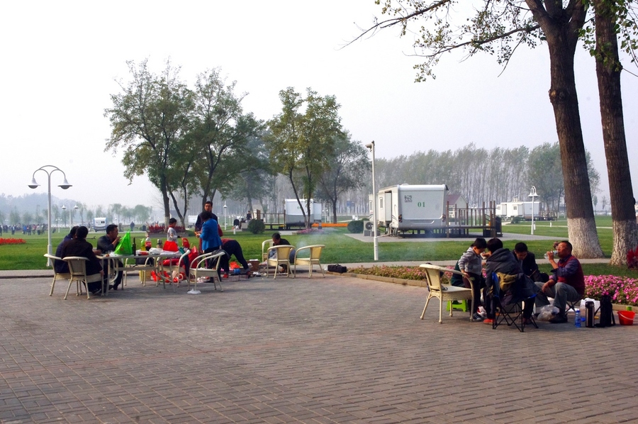 【霾中烧烤摄影图片】天津武清郊野公园风光旅