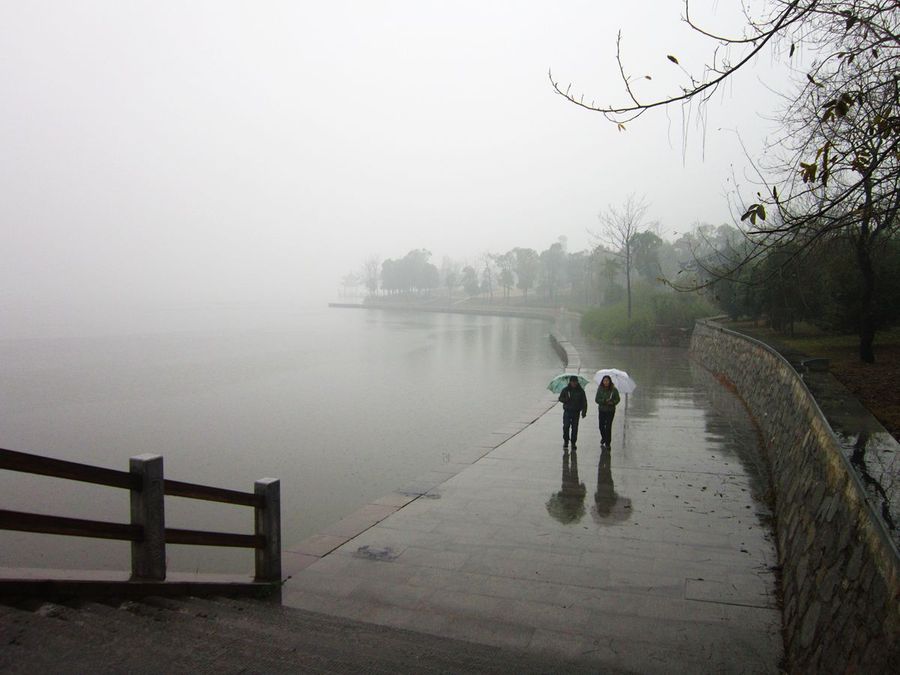 【雨中散步磁湖北岸摄影图片】黄石磁湖风光摄