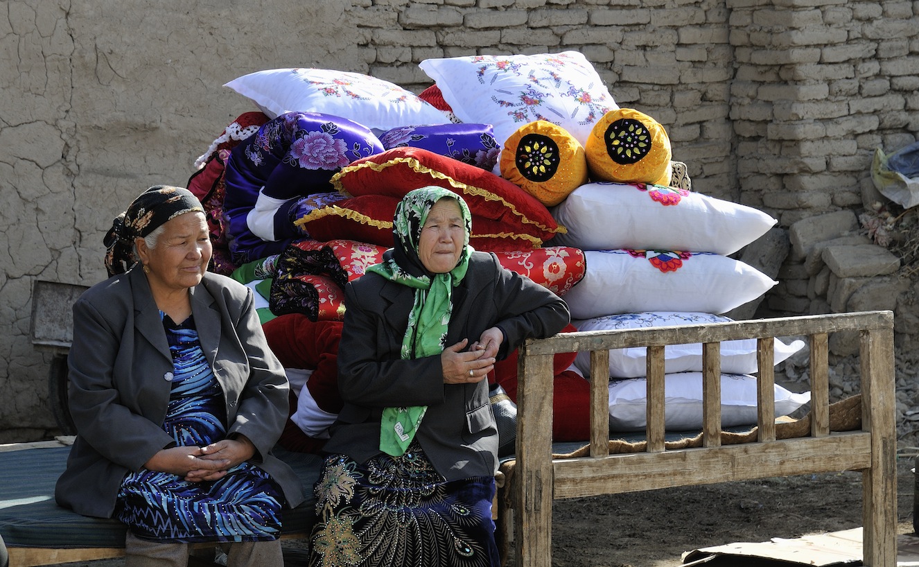 新疆维吾尔姑娘-古丽_阿尔曼民族民间舞“永恒之爱”-bili_13176746225-新疆舞-哔哩哔哩视频