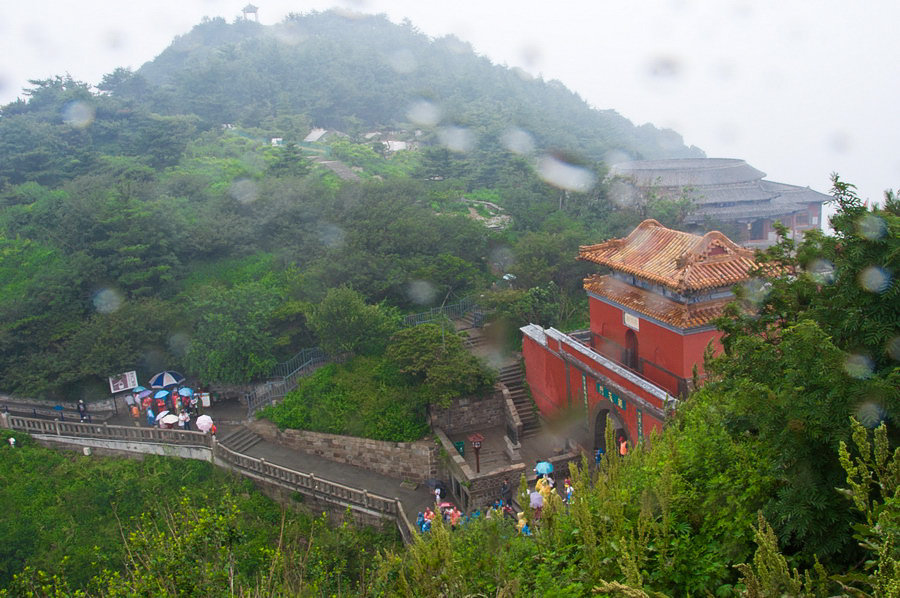 【雨中登泰山摄影图片】泰山风光旅游摄影