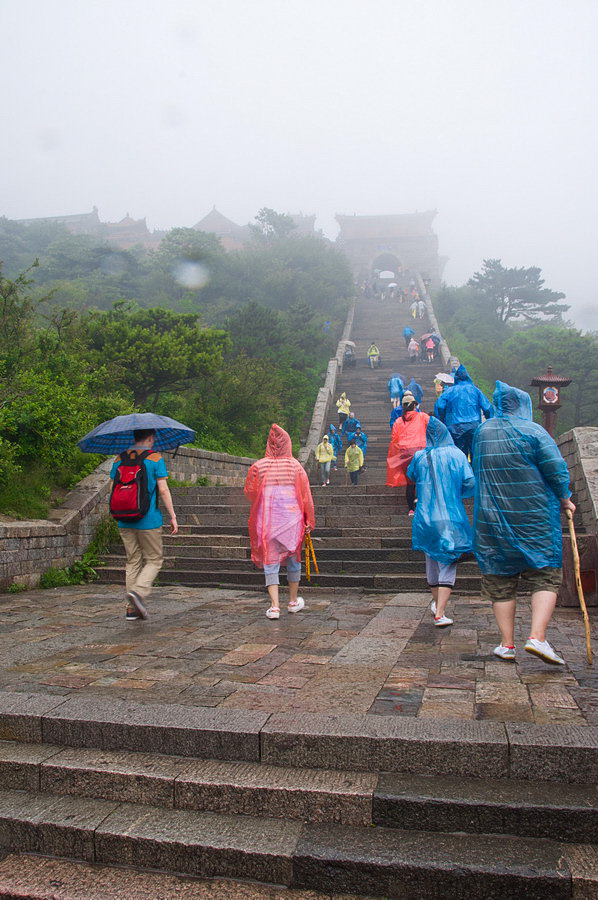 【雨中登泰山摄影图片】泰山风光旅游摄影