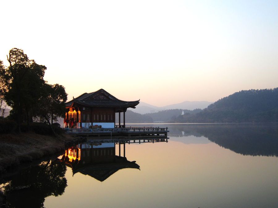 日出磁湖